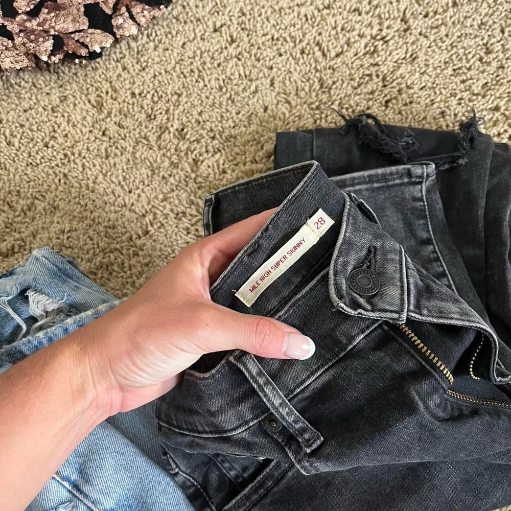 Assorted Denim Jeans Collection - Picture 4 of 7